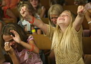 Kids Worshipping